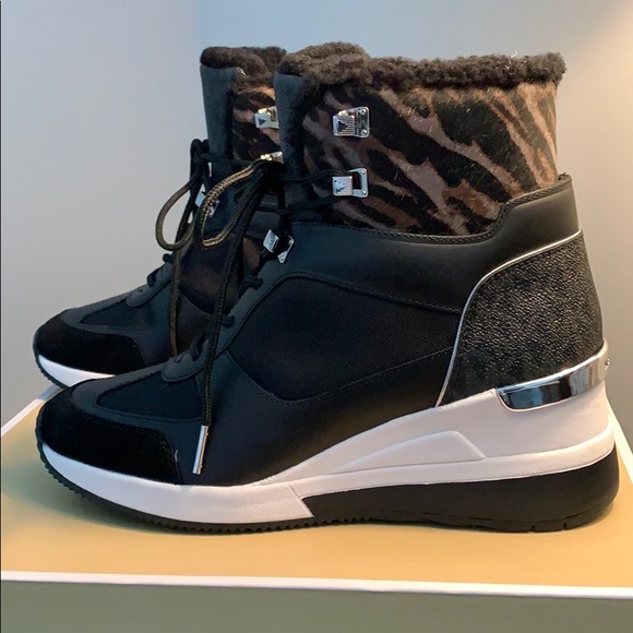 MICHAEL KORS LIV BOOTIES CANVAS - Picture 5 of 7